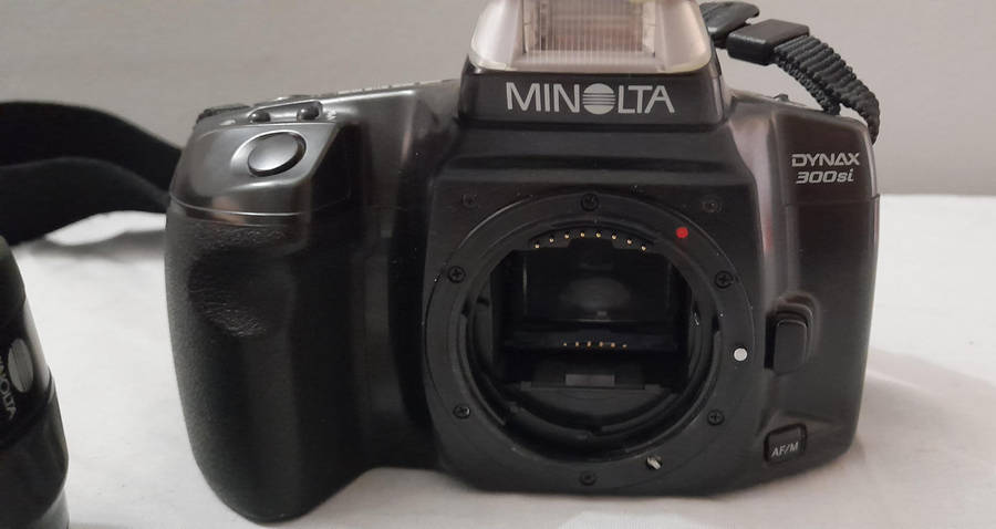 Minolta Dynax 300si 35mm SLR Film Camera