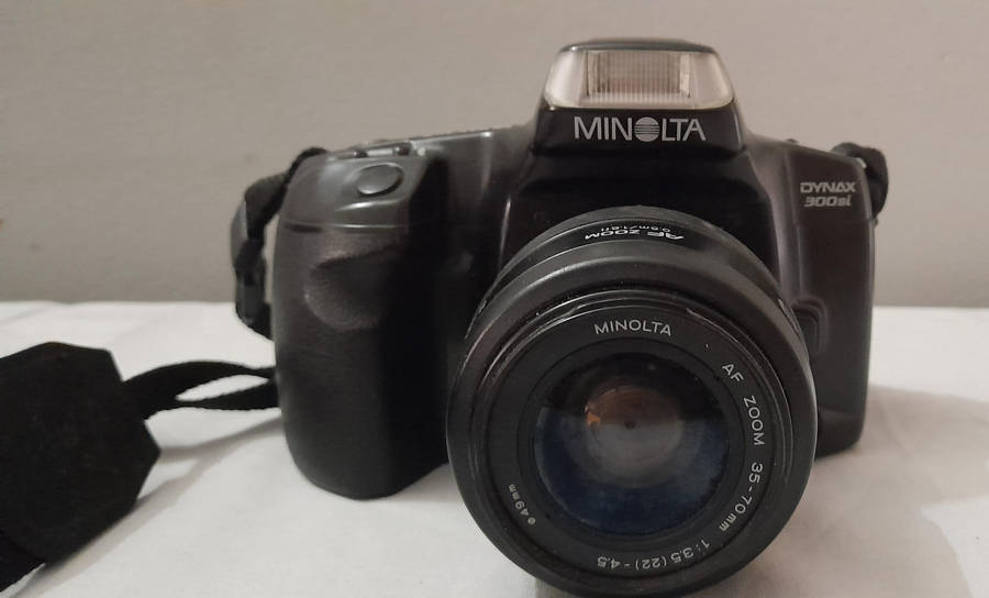 Minolta Dynax 300si 35mm SLR Film Camera