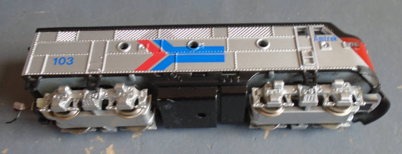 MODEL POWER HO SCALE - AMTRAK F2 A DIESEL LOCO, DUAL DRIVE, LIGHTED, BOXED