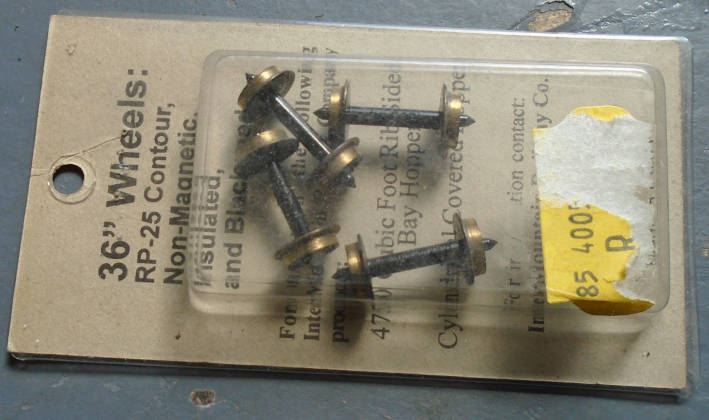 INTERMOUNTAIN HO SCALE - 36" 4 X WHEEL SETS, CARDED