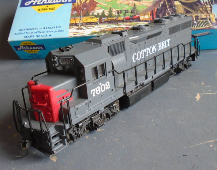 ATHEARN HO SCALE - COTTON BELT DIESEL LOCO, BOXED