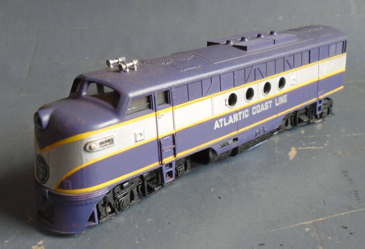 AHM HO SCALE - ACL DIESEL LOCO, NEEDS COUPLINGS