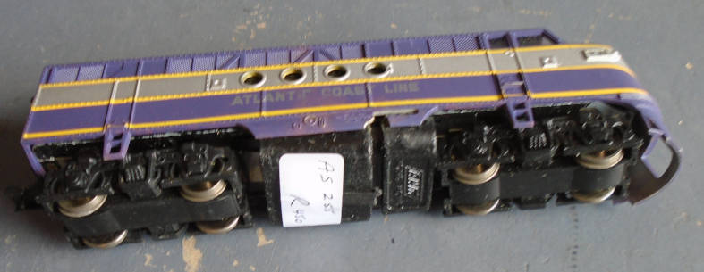 AHM HO SCALE - ACL DIESEL LOCO, NEEDS COUPLINGS
