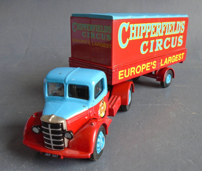 CORGI 1/50 SCALE - BEDFORD O ARTICULATED TRUCK CHIPPERFIELDS - BOXED