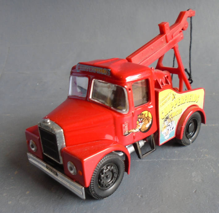 CORGI 1/50 SCALE - SCAMMEL HIGHWAYMAN WITH CRANE CHIPPERFIELDS - BOXED