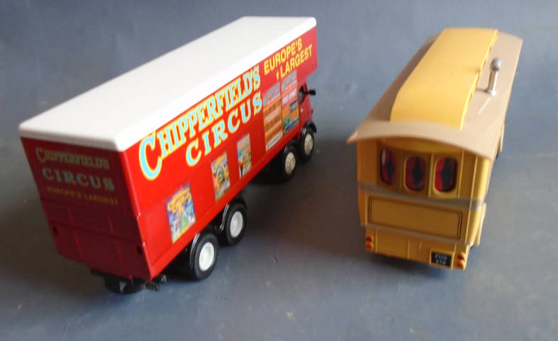 CORGI 1/50 SCALE - FODEN CLOSED POLE TRUCK WITH CARAVAN - BOXED