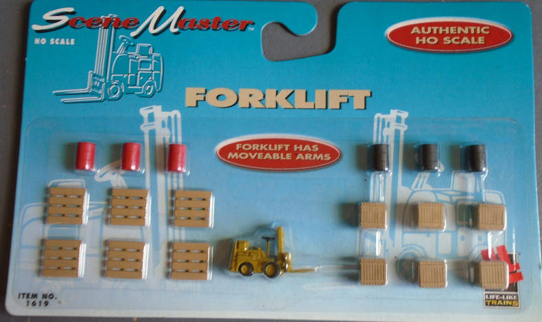LIFE-LIKE HO SCALE - FORKLIFT W/MOVABLE ARMS, CARDED