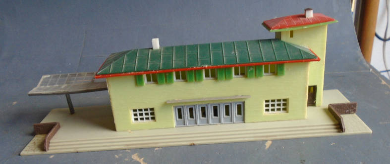 N SCALE - STATION, FOOTPRINT 223 X 65 mm