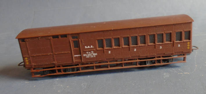 LIMA HO SCALE - SAR GUARDS VAN, SEE FOTO, RAILING REPAIRED