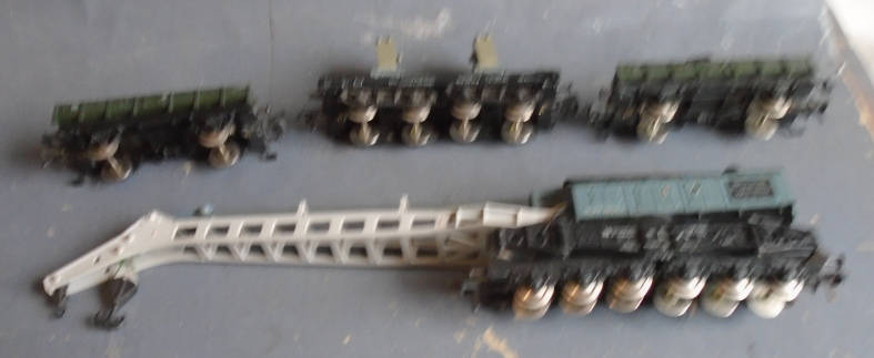FLEISCHMANN HO SCALE - DB KRUPP-ARDELT CRANE CAR WITH THREE WAGONS, COMPLETE SET,INCLUDES KRANK HAND