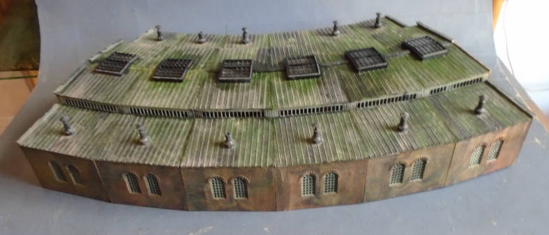 HELJAN N SCALE - 6 DOOR ROUND HOUSE, SEE FOTOS FOR CONDITION