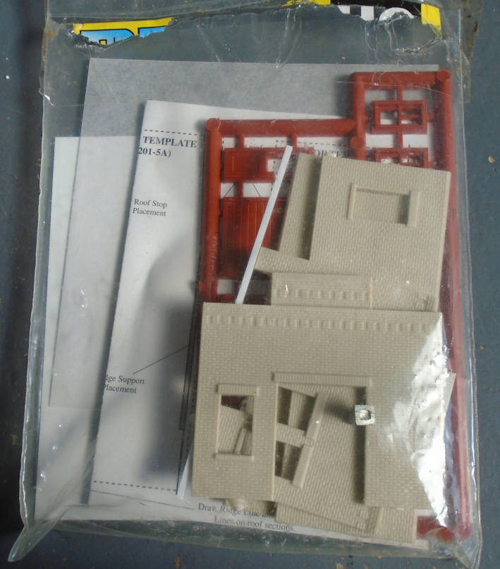 DPM HO SCALE - SCHUTLZ GARAGE KIT, IN PKT