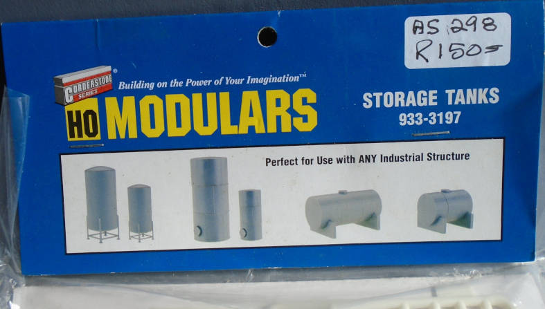 WALTHERS HO SCALE - STORAGE TANKS, IN PKT