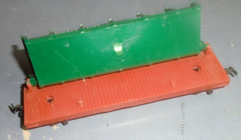 LIFE-LIKE HO SCALE - TIMBER LINE SAW MILL, LOG SIDE UNLOADER TIPPING WAGON