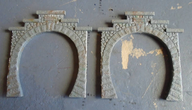 N SCALE - 2 X SINGLE TUNNEL PORTALS