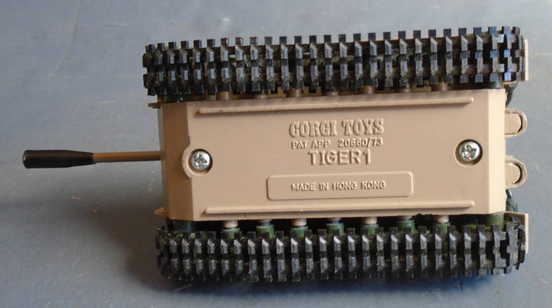 CORGI - GERMAN TIGER TANK WITH RETRACTING CANNON