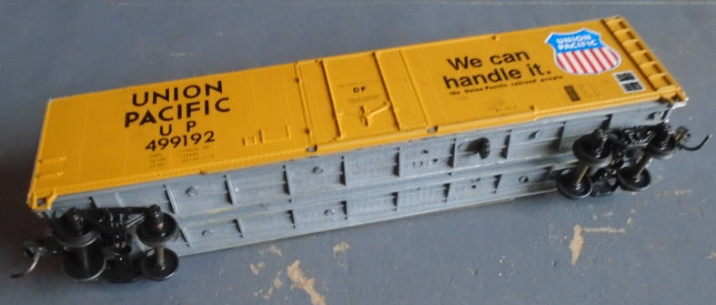 ATHEARN HO SCALE - UP CLOSED GOODS WAGON