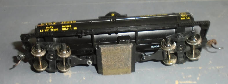 BACHMANN HO SCALE - UTLX TRACK CLEANING TANK WAGON