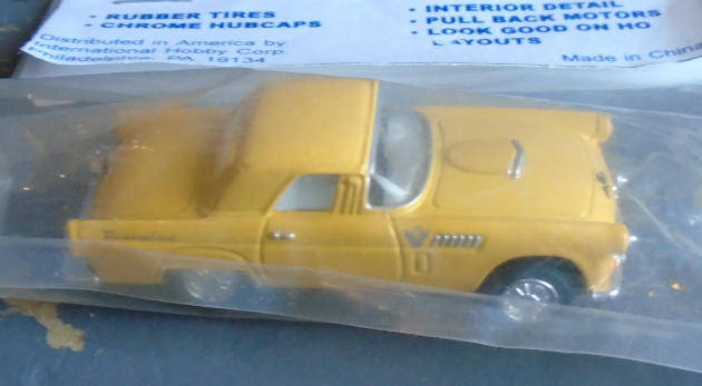 IHC 1/64 SCALE - 1955 FORD THUNDERBIRD, BAGGED