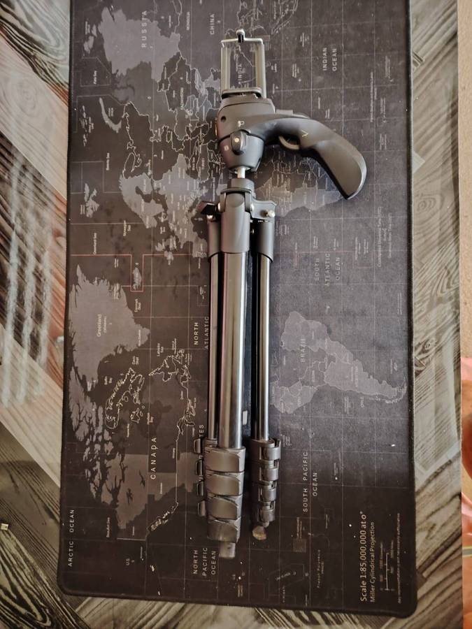 MANFROTO MKC3-H01 Tripod * PHONE HOLD INCLUDED *