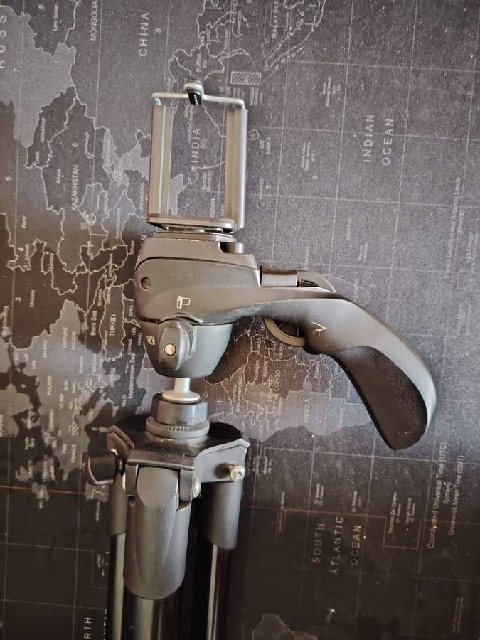 MANFROTO MKC3-H01 Tripod * PHONE HOLD INCLUDED *