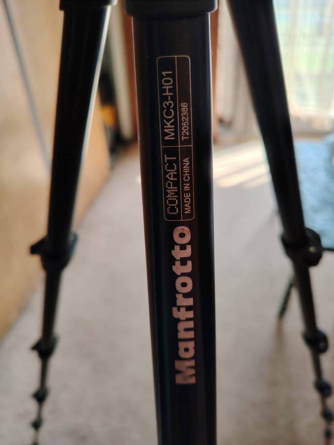 MANFROTO MKC3-H01 Tripod * PHONE HOLD INCLUDED *