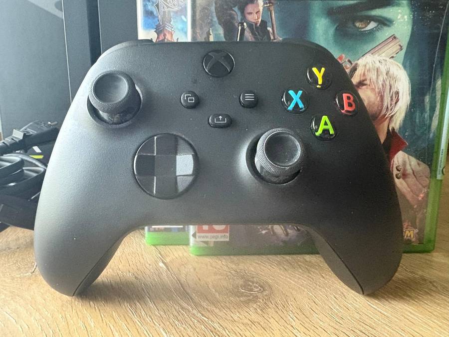 Xbox Series X 1TB + 2 Games