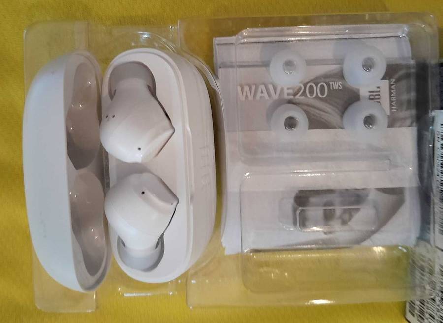 JBL Wave 200 TWS buds