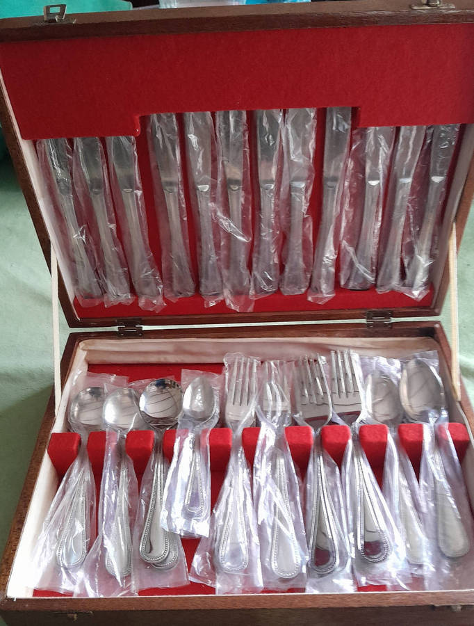 48 piece Loumo cutlery set in wooden canteen
