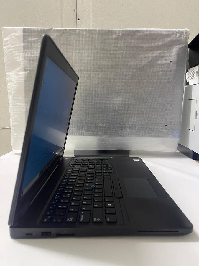 Dell Latitude 5590 - 15.6" FHD - Intel Core i5 8250U 8th Gen Quad Core - 16GB RAM - 256GB NVMe SSD