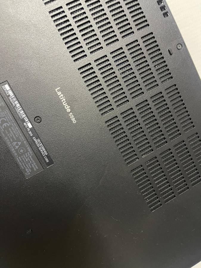 Dell Latitude 5590 - 15.6" FHD - Intel Core i5 8250U 8th Gen Quad Core - 16GB RAM - 256GB NVMe SSD