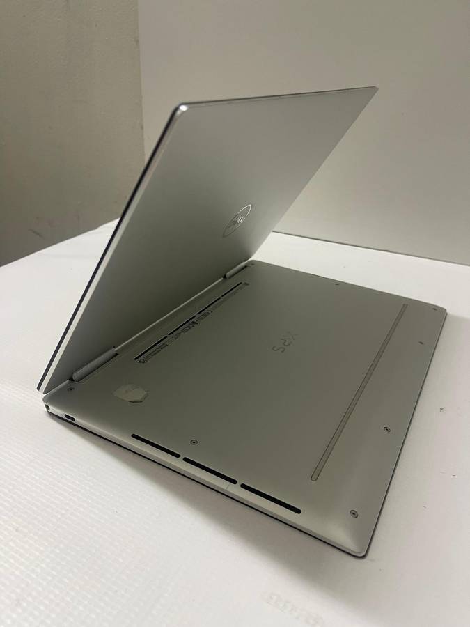 Dell XPS 13 9310 13.4-inch Touchscr 2-in-1 x360 Convertible Laptop Core i7-1165G7 16GB RAM 512GB SSD