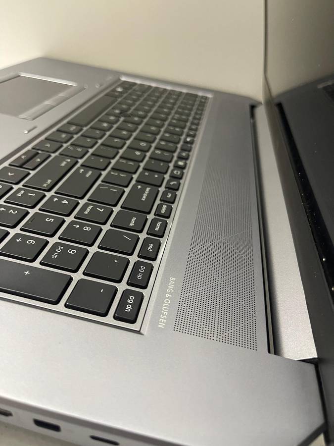 HP ZBook 17 G5 Mobile Workstation Core i7-8750H 17.3" FHD 32GB RAM 1TB SSD Quadro T1000 4GB DDR5 GPU
