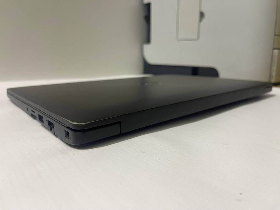DELL LATITUDE 7490 - Intel Core i7 8650U 8TH GEN - 16GB DDR4 - 512GB SSD - LAPTOP