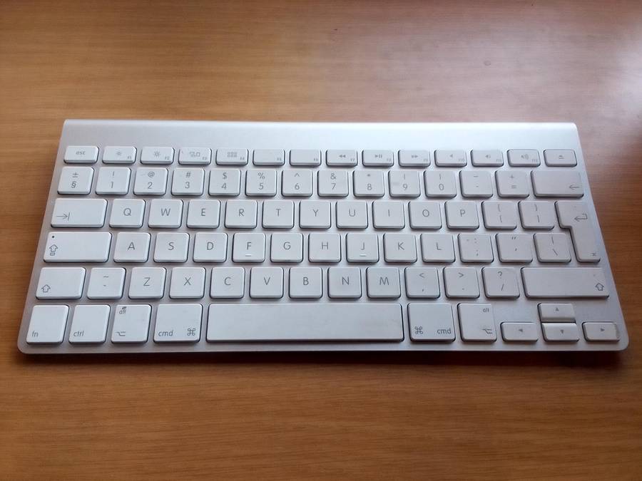 Apple A1314 Keyboard for iPads