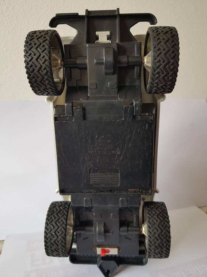 CJ-7 JEEP RENEGADE 4 X 4 TRACTION - SILVER - ACQUIRED IN 1986 - MODEL CAR - 1/18 SCALE - BATTERY OPE