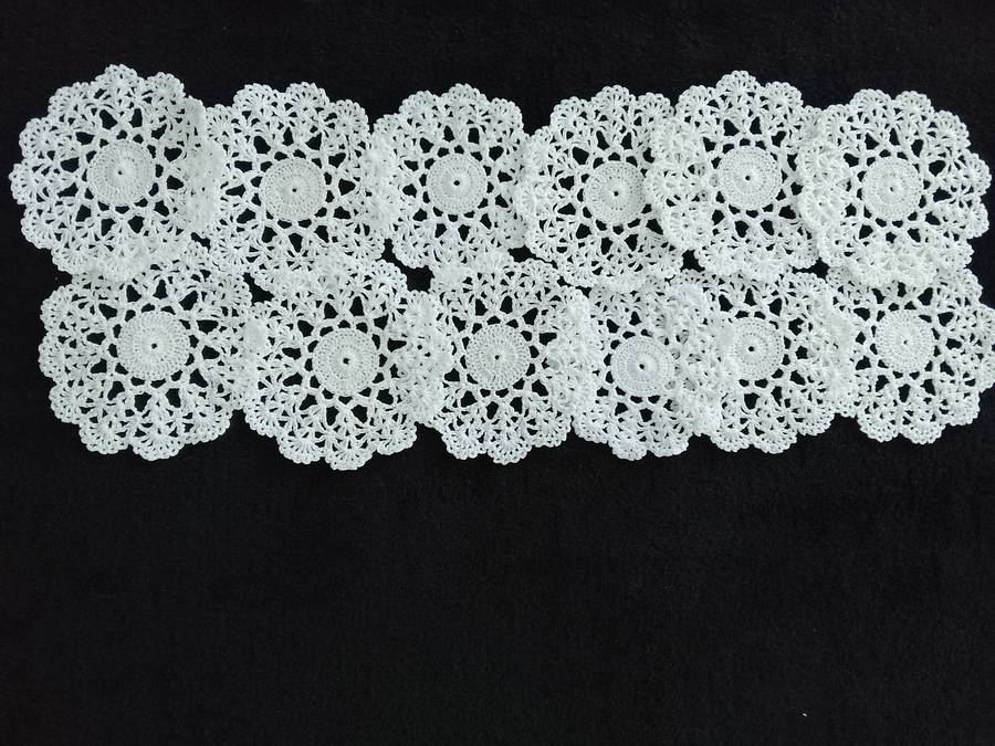 VINTAGE HAND CHROCHETED CLOTH SET.