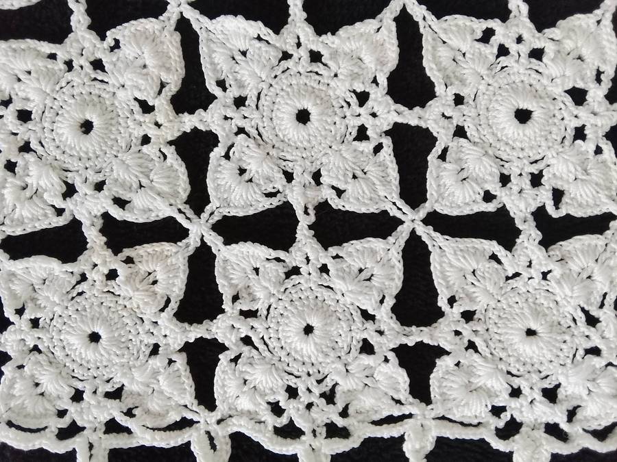 VINTAGE HAND CHROCHETED CLOTH SET.