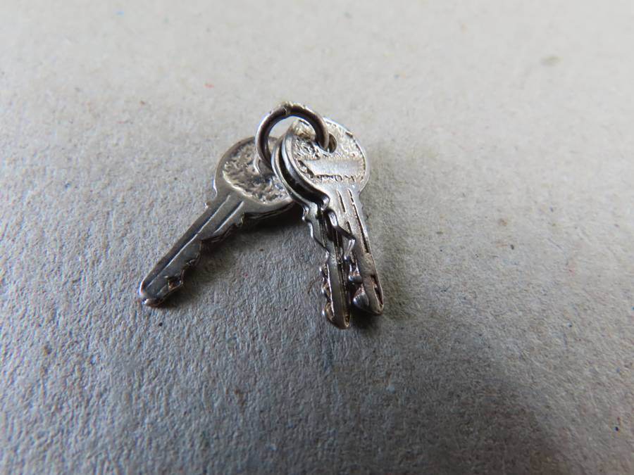 Jewellery - .925 Silver Charm - 3 small keys