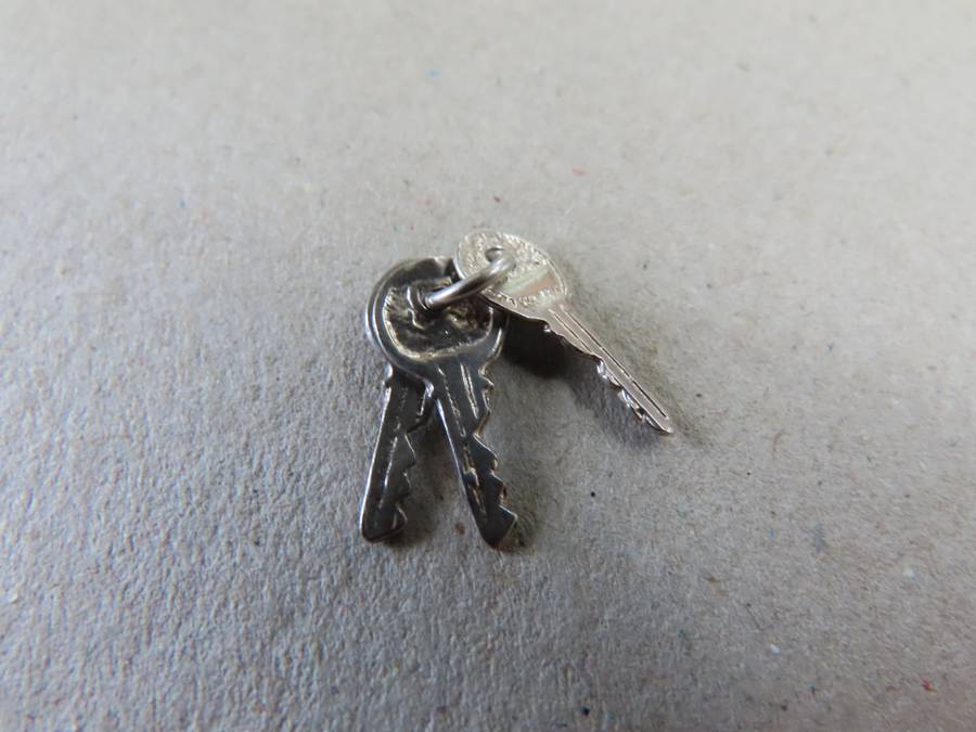 Jewellery - .925 Silver Charm - 3 small keys