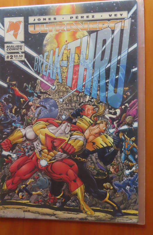 Comics -4 comics in plastic sleeve never read # 4