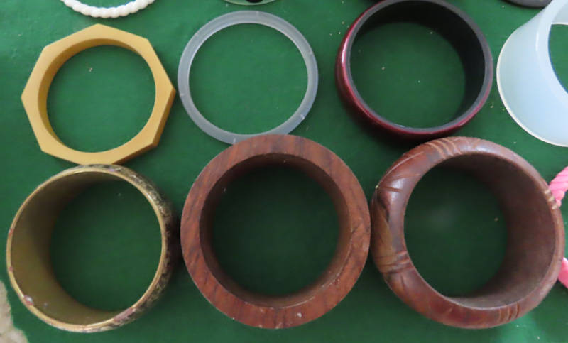 Costume Jewellery - 20 Bracelets/Bangles