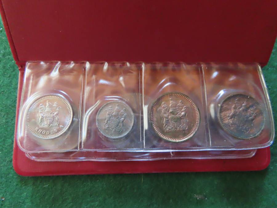 Rhodesia - Coin Set in Folder 1/2d and 2 1/2d 1970 1c and 20 c 1977 5c 1976 10c and 25c 1975