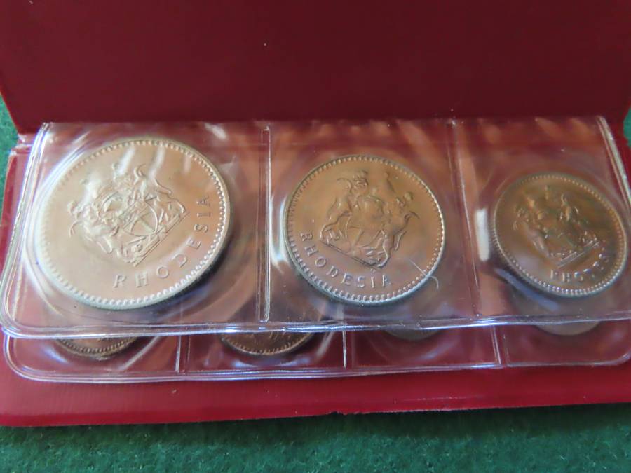 Rhodesia - Coin Set in Folder 1/2d and 2 1/2d 1970 1c and 20 c 1977 5c 1976 10c and 25c 1975