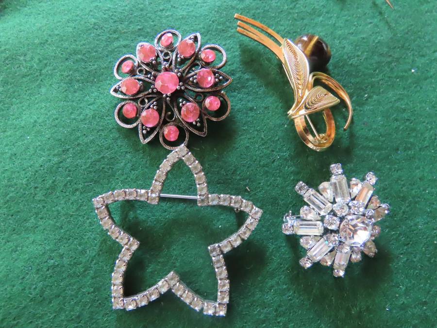 Costume Jewellery - 4 Brooches # 5