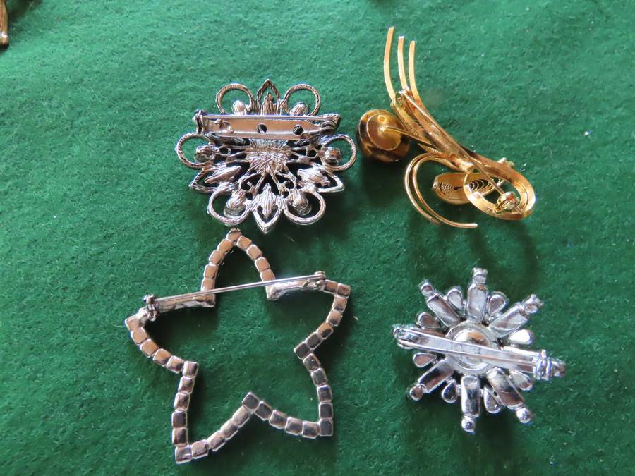 Costume Jewellery - 4 Brooches # 5