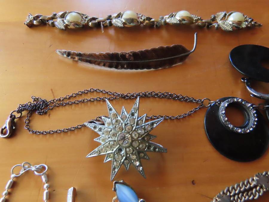 Jewellery - D.I.Y. - Collection of Bracelets etc. - Needing repair - Job Lot