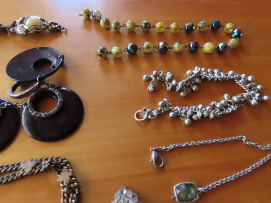 Jewellery - D.I.Y. - Collection of Bracelets etc. - Needing repair - Job Lot