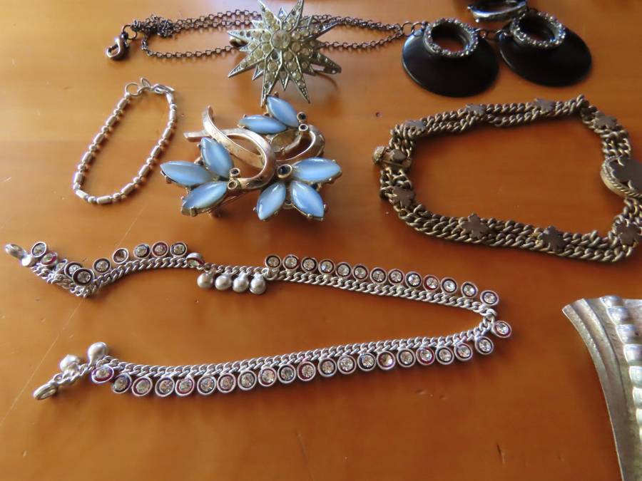 Jewellery - D.I.Y. - Collection of Bracelets etc. - Needing repair - Job Lot