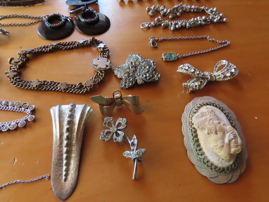 Jewellery - D.I.Y. - Collection of Bracelets etc. - Needing repair - Job Lot